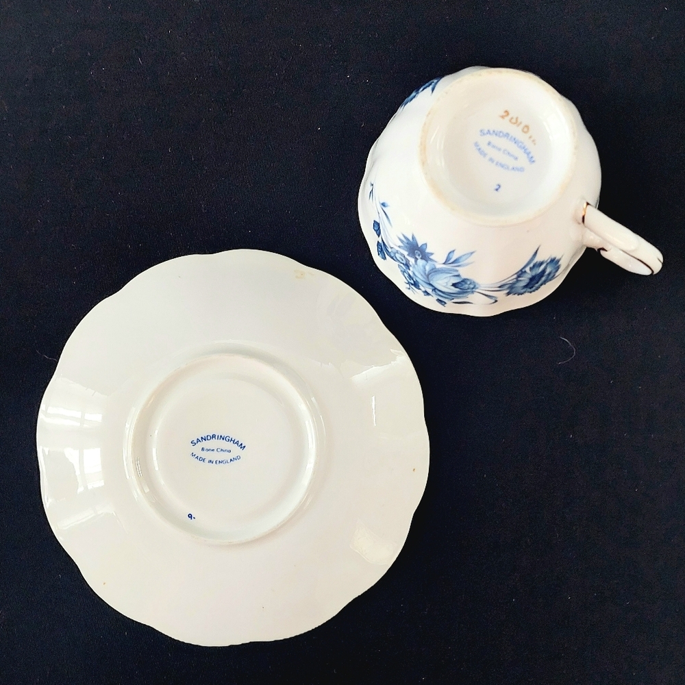 Blue and White English Bone China Tea Cup Blue Rose Pattern Made in England - Picture 9 of 9